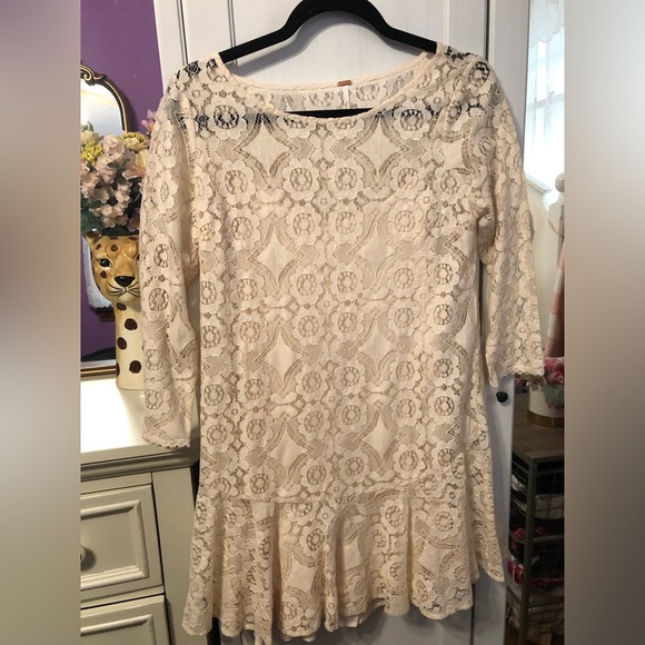 Free People Cream Colored Lace Dress with slip underneath. Size 4 - Picture 7 of 11
